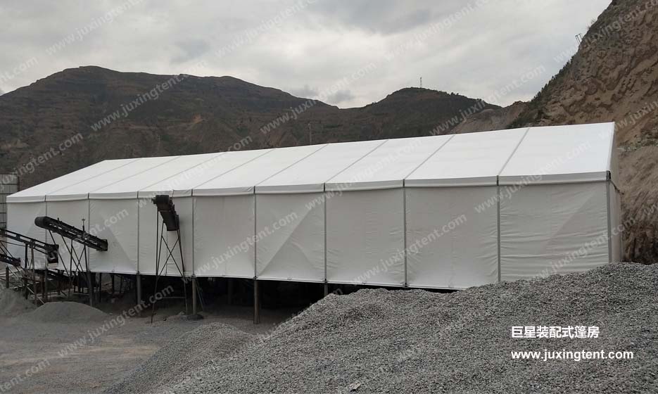 在甘肅，這種廠房很流行，砂石廠都在用